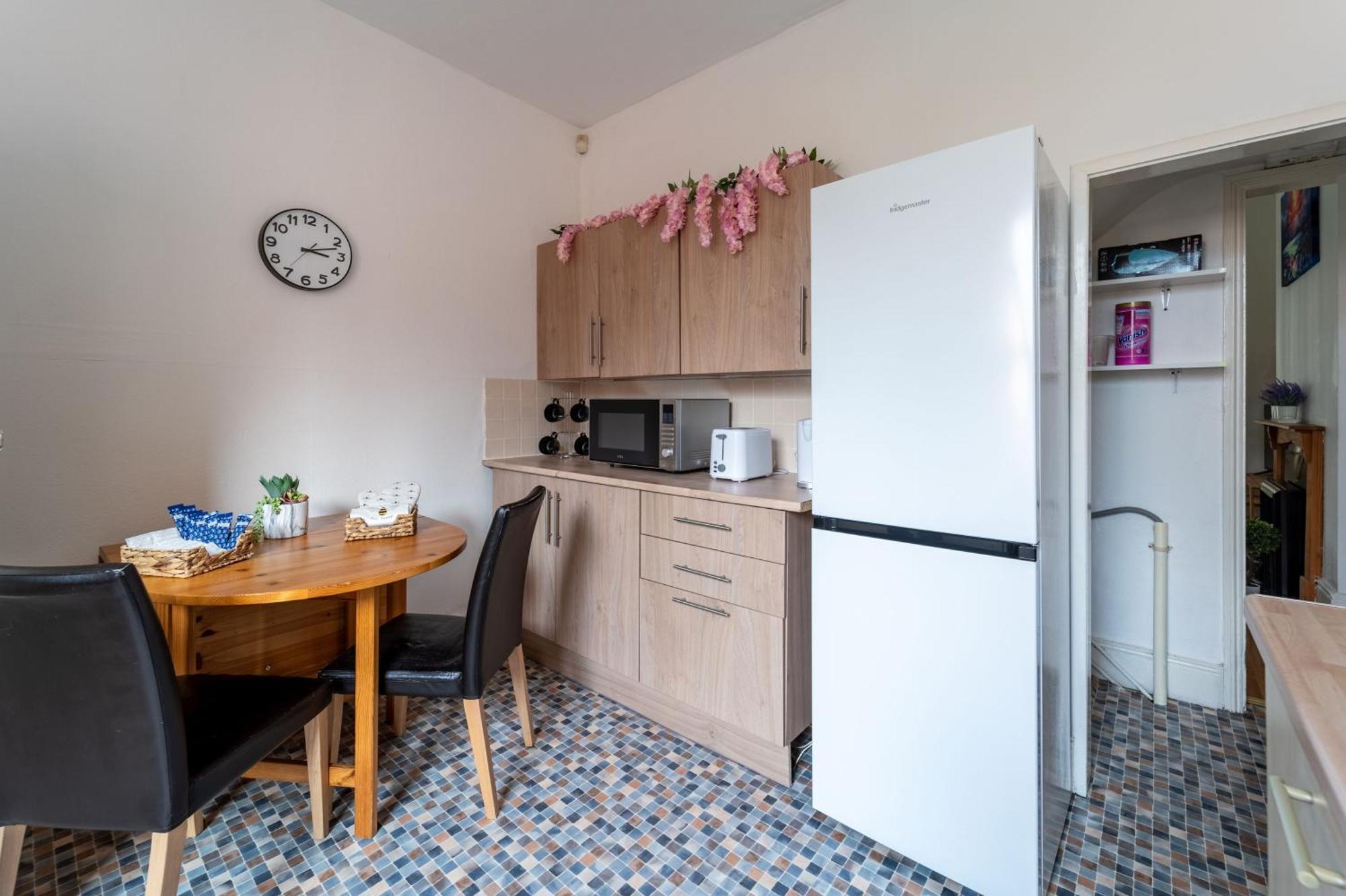 Cosmopolitan Comforts Flat Apartment