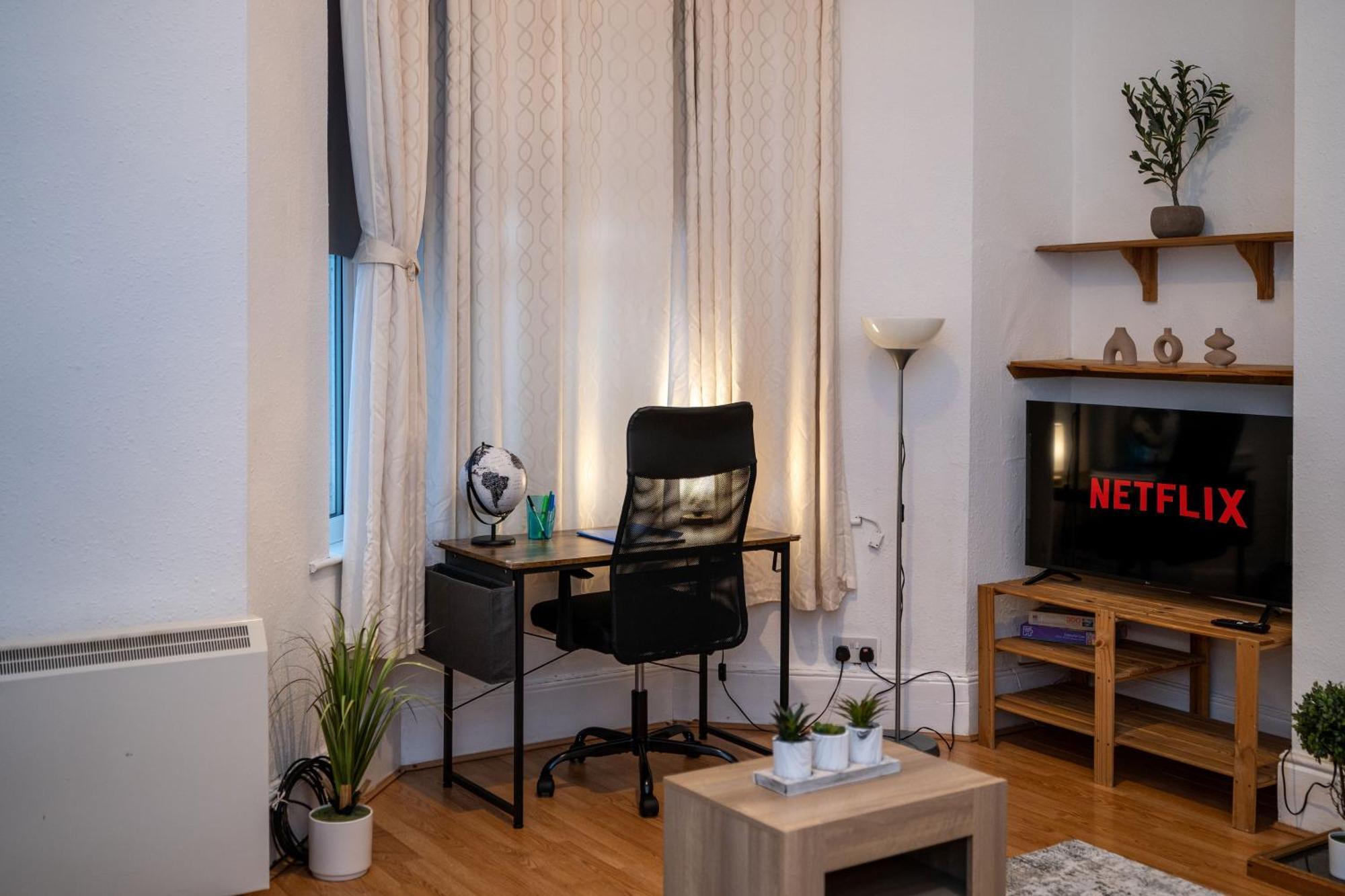 Cosmopolitan Comforts Flat Apartment Coventry