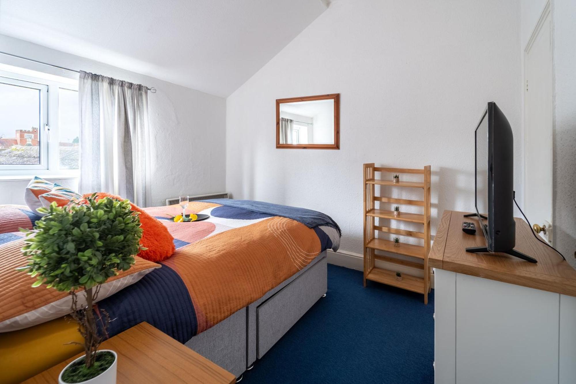 Cosmopolitan Comforts Flat